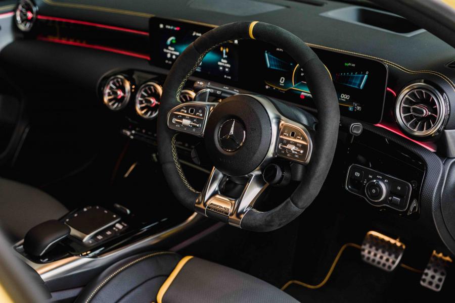 Торпедо Mercedes-AMG A45 S 4Matic+ Aerodynamic Package Edition 1 (W177) 2020 года  (MY) (фото 2 из 10)